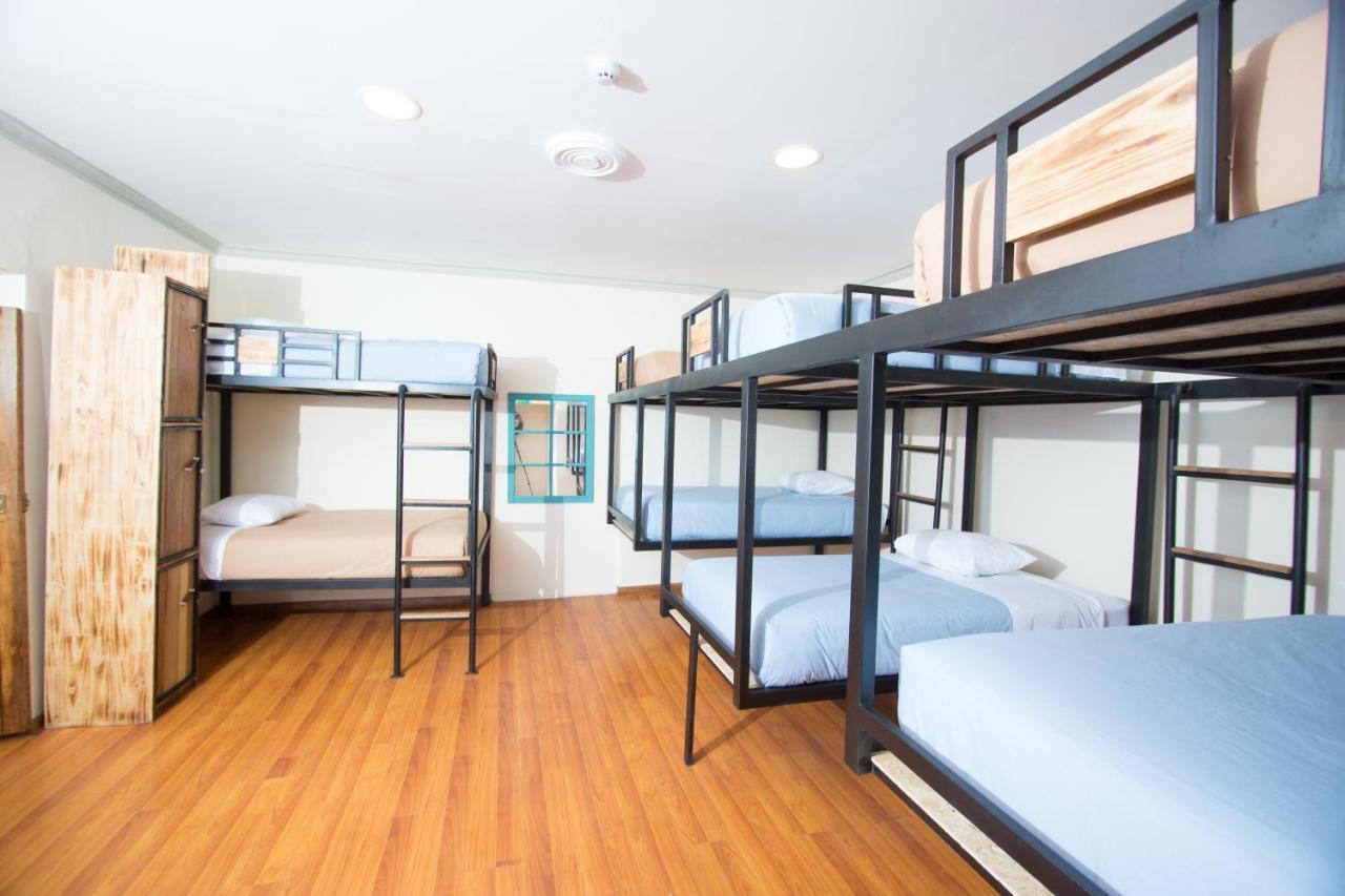 Cama en habitación compartida de 8 camas